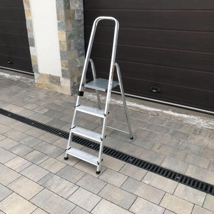 Односторонняя алюминиевая стремянка Drabest BASIC 4-ступенчатая 125 кг