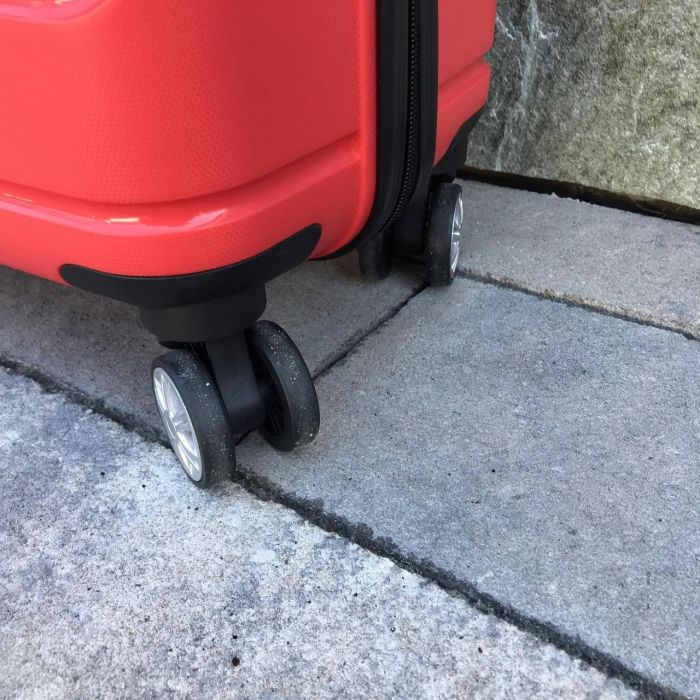 Валіза дорожня середня з поліпропілену Wings DQ181-03 M Червоний