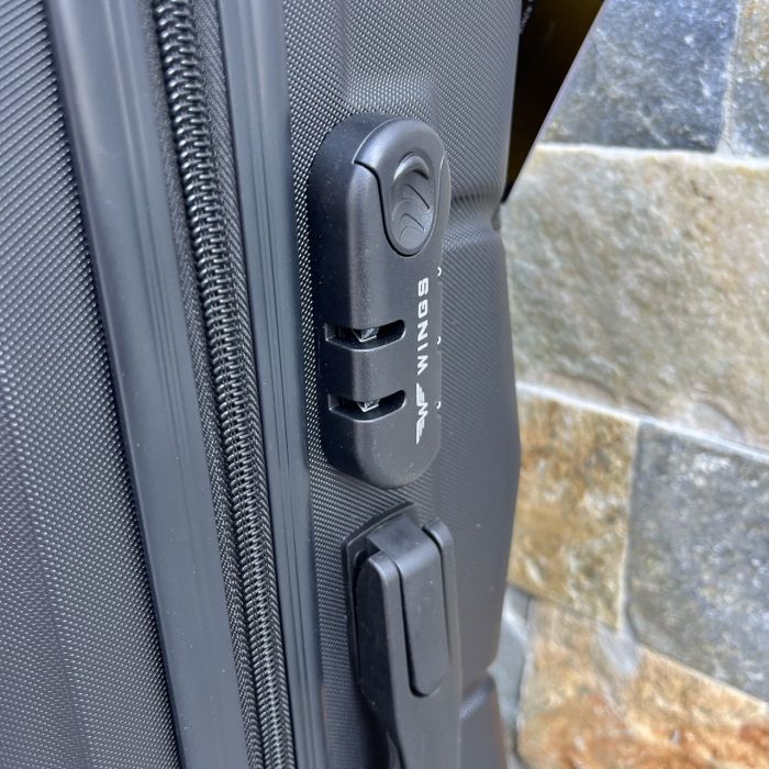 Чемодан дорожный средний Wings 147 M Черный