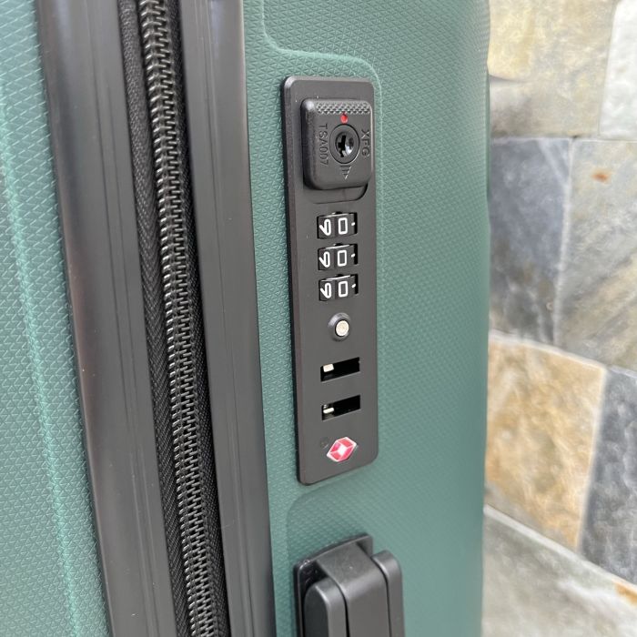 Валіза дорожня середня з поліпропілену Wings DQ181-03 M Зелений