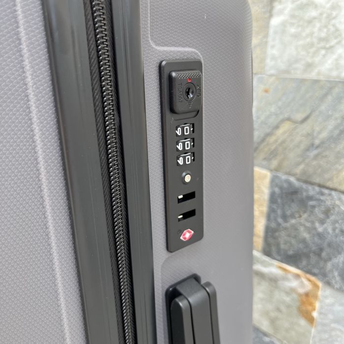 Чемодан дорожный средний из полипропилена Wings DQ181-03 M Графитовый