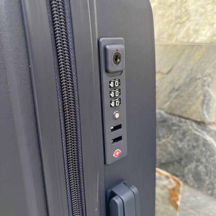 Валіза дорожня середня з поліпропілену Wings DQ181-04 M Синій