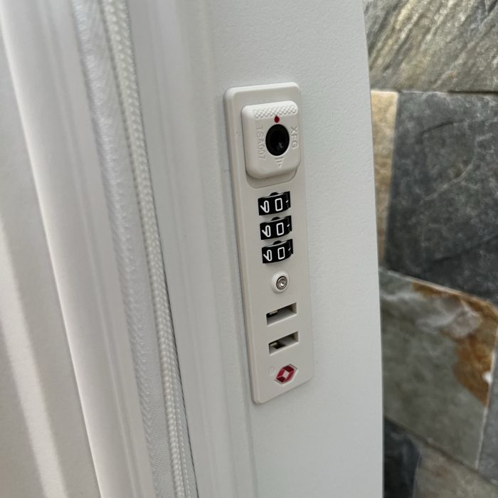 Валіза дорожня мала з поліпропілену Wings DQ181-04 S Білий