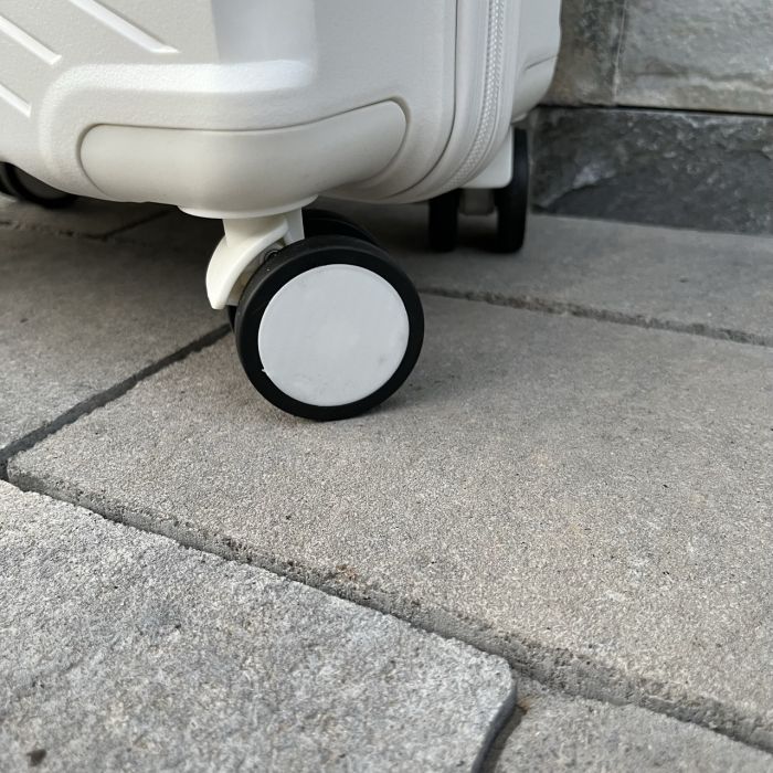 Чемодан дорожный малый из полипропилена Wings DQ181-04 S Белый