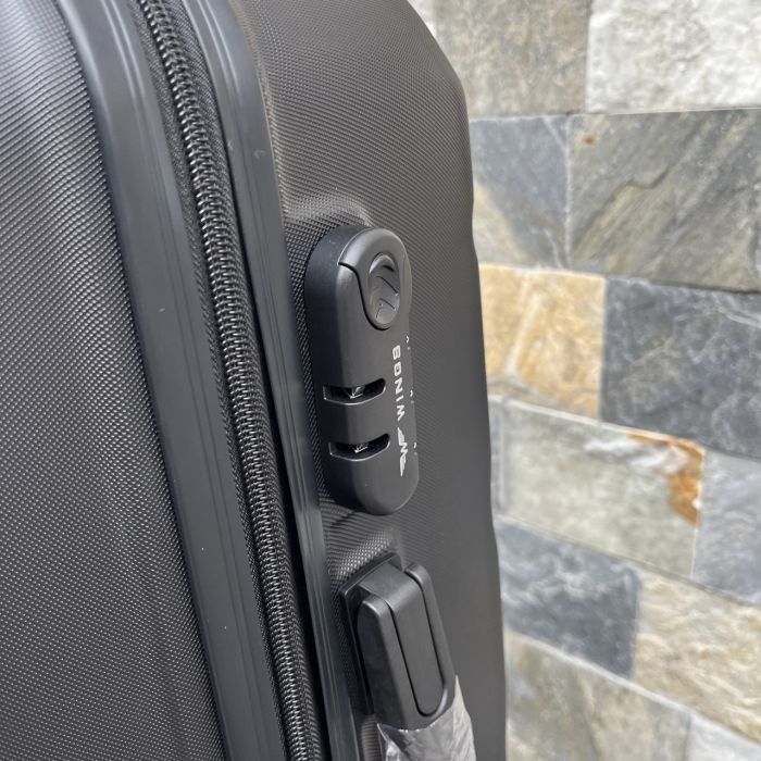 Чемодан дорожный средний Wings AT01 M Черный