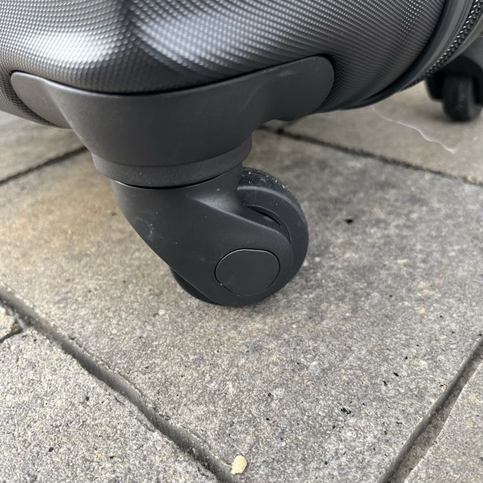 Валіза дорожня середня Wings AT01 M Чорний