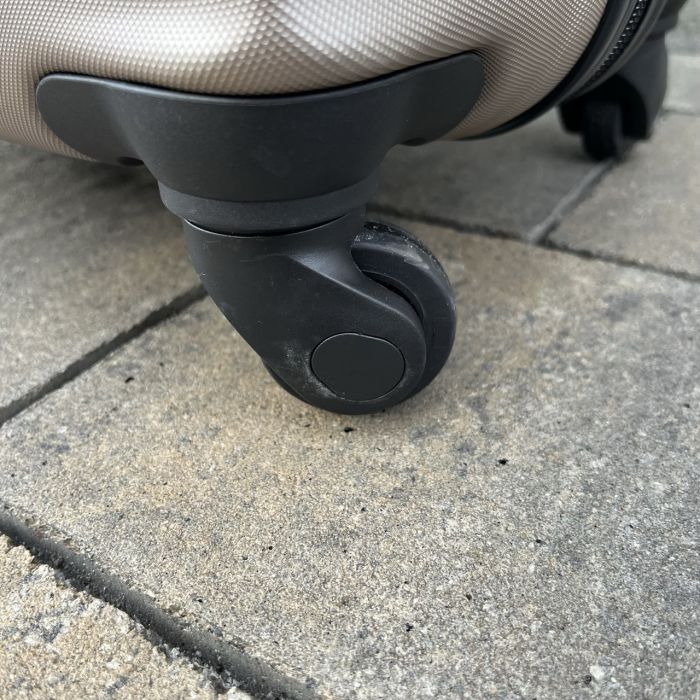 Чемодан дорожный средний Wings AT01 M Шампань