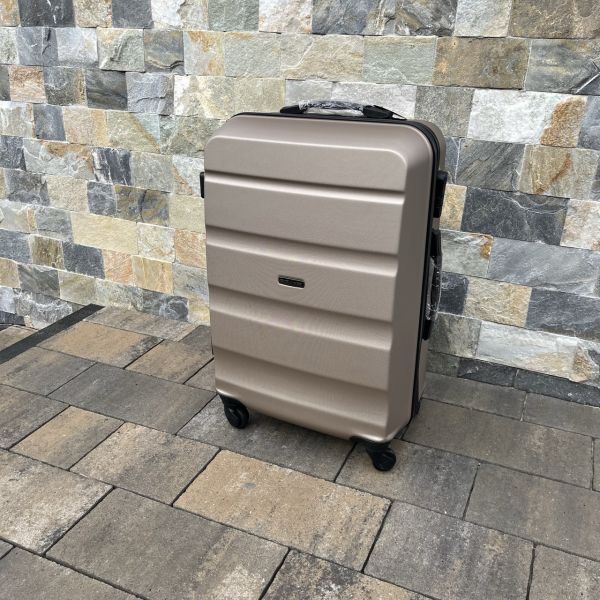 Чемодан дорожный средний Wings AT01 M Шампань