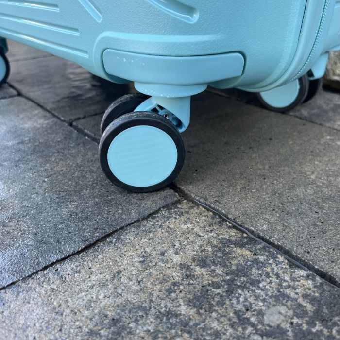 Чемодан дорожный средний из полипропилена Wings DQ181-05 M Голубой (Macaron blue)