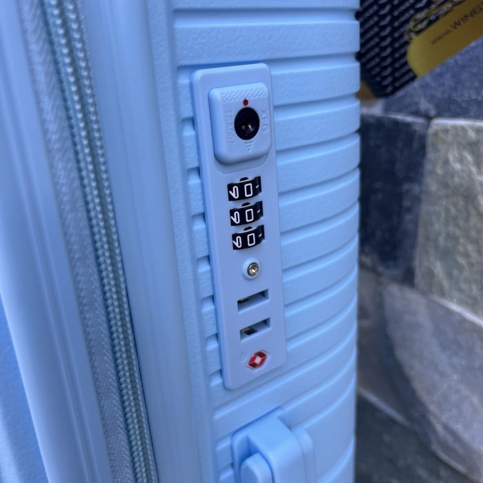 Валіза дорожня середня з поліпропілену Wings DQ181-05 M Світло-синій (Light blue)