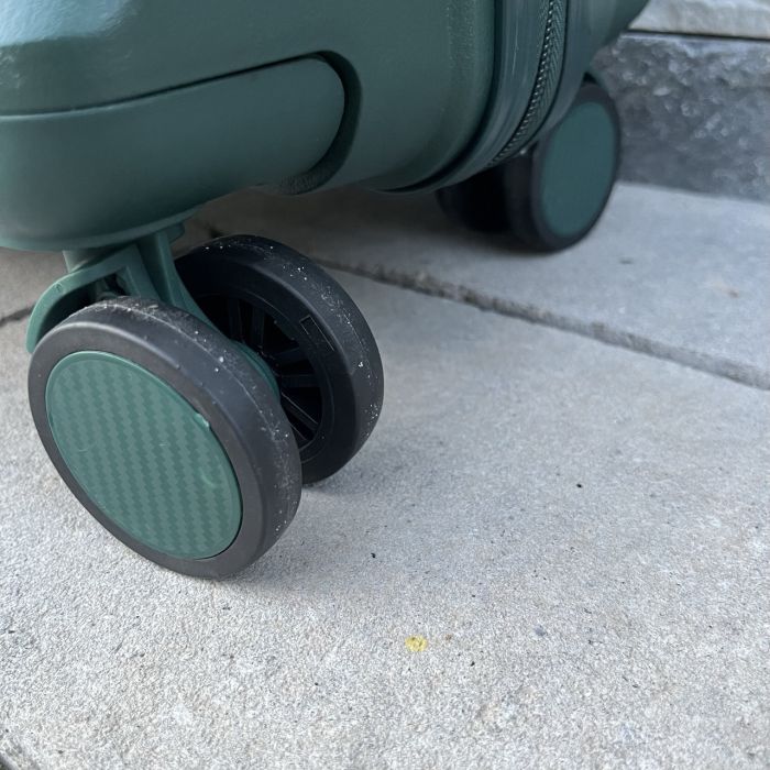 Чемодан дорожный средний из полипропилена Wings DQ181-04 M Зеленый