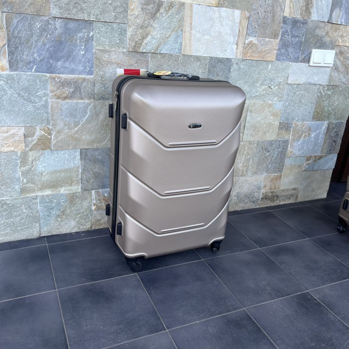 Чемодан дорожный большой Bloom 147 L Шампань