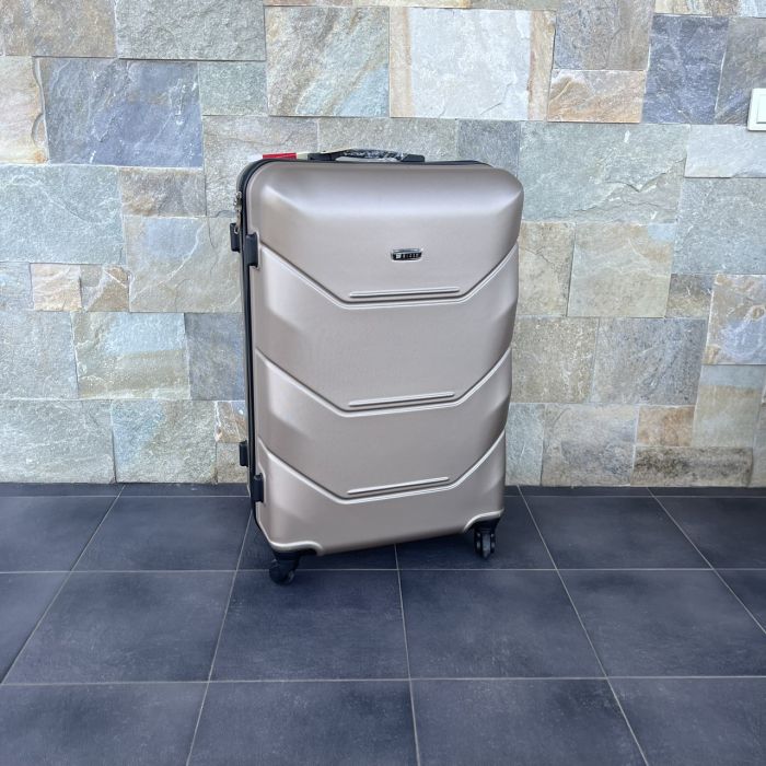 Чемодан дорожный большой Bloom 147 L Шампань