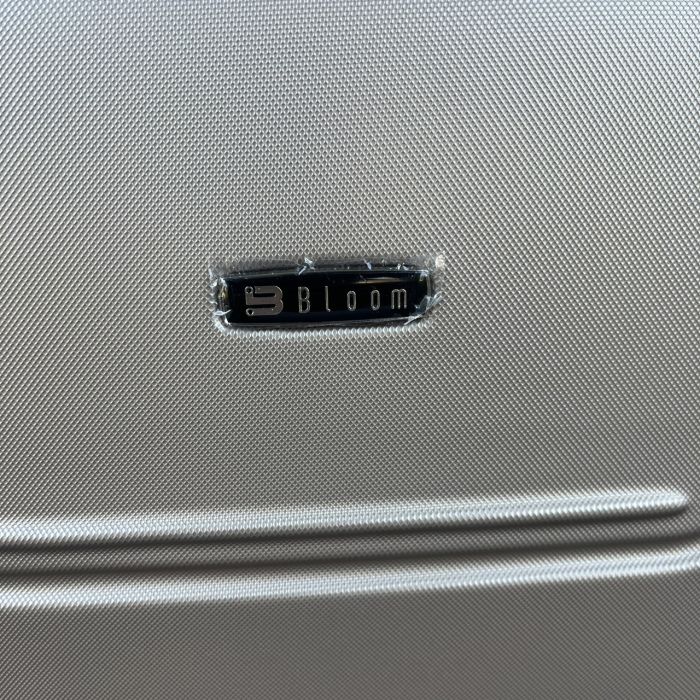 Чемодан дорожный большой Bloom 147 L Шампань