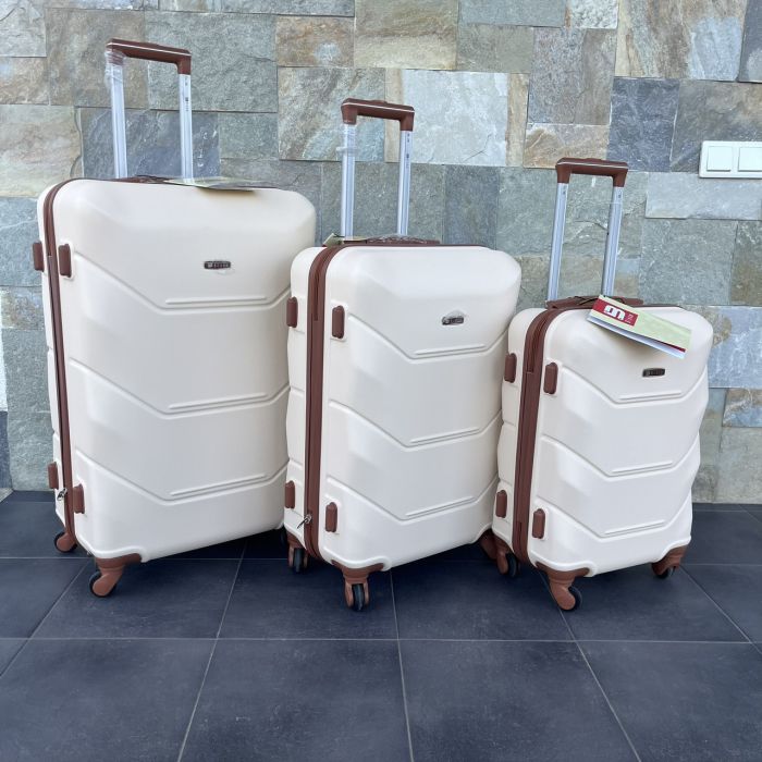 Чемодан дорожный большой Bloom 147 L Молочный