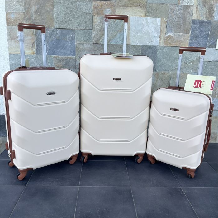 Чемодан дорожный большой Bloom 147 L Молочный