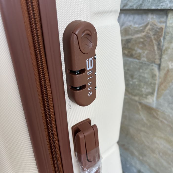 Чемодан дорожный большой Bloom 147 L Молочный