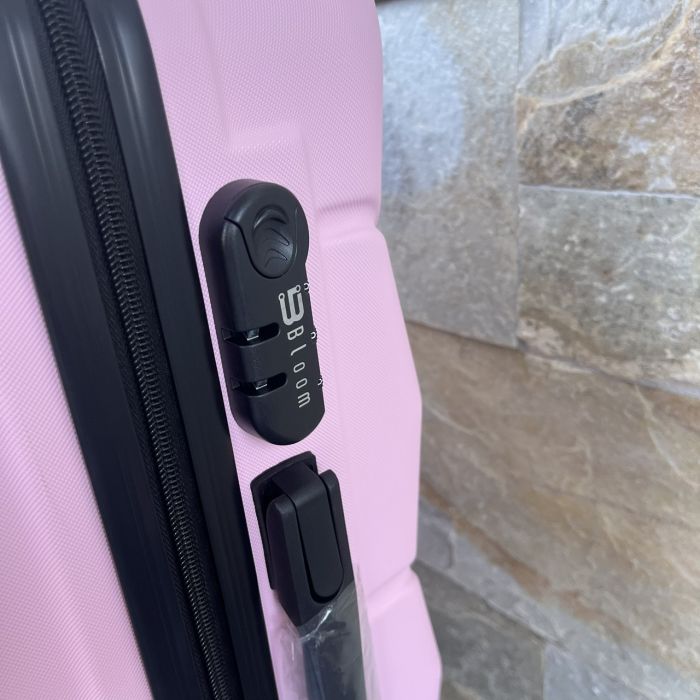Чемодан дорожный средний Bloom 147 M Розовый