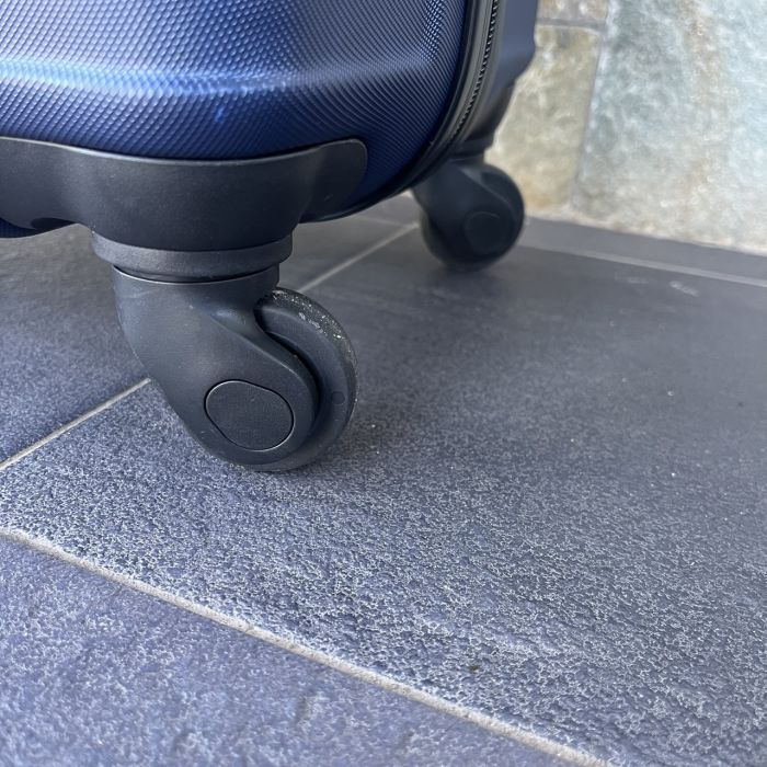 Чемодан дорожный средний Bloom 147 M Синий