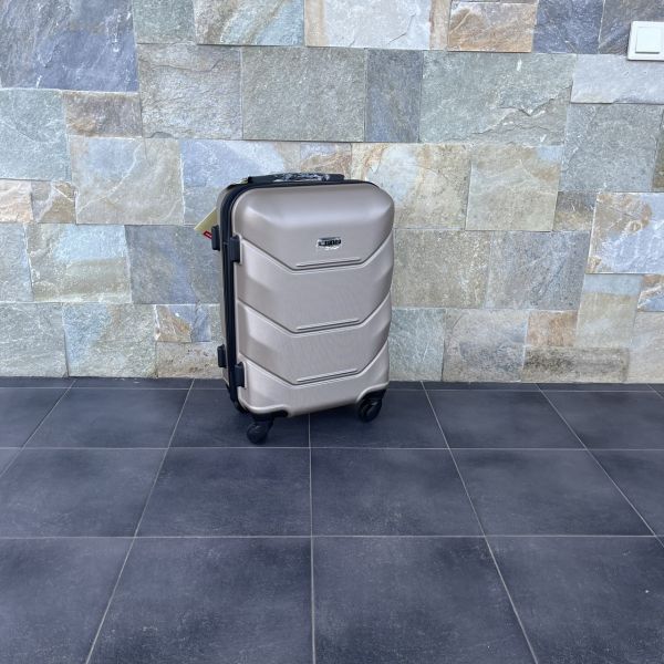 Чемодан дорожный малый Bloom 147 S Шампань