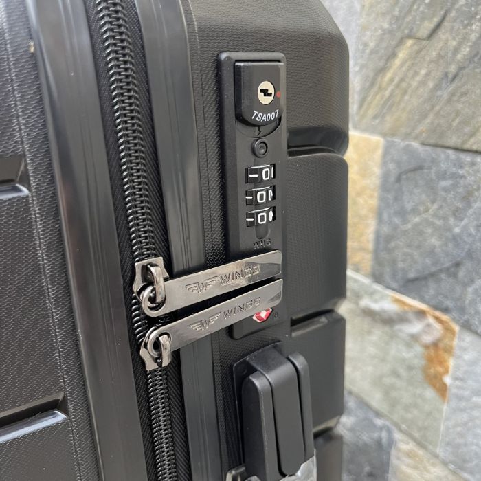 Валіза дорожня середня з поліпропілену Wings PP06 M Чорний