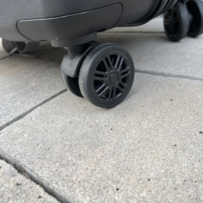 Валіза дорожня велика з поліпропілену Wings PP06 L Чорний