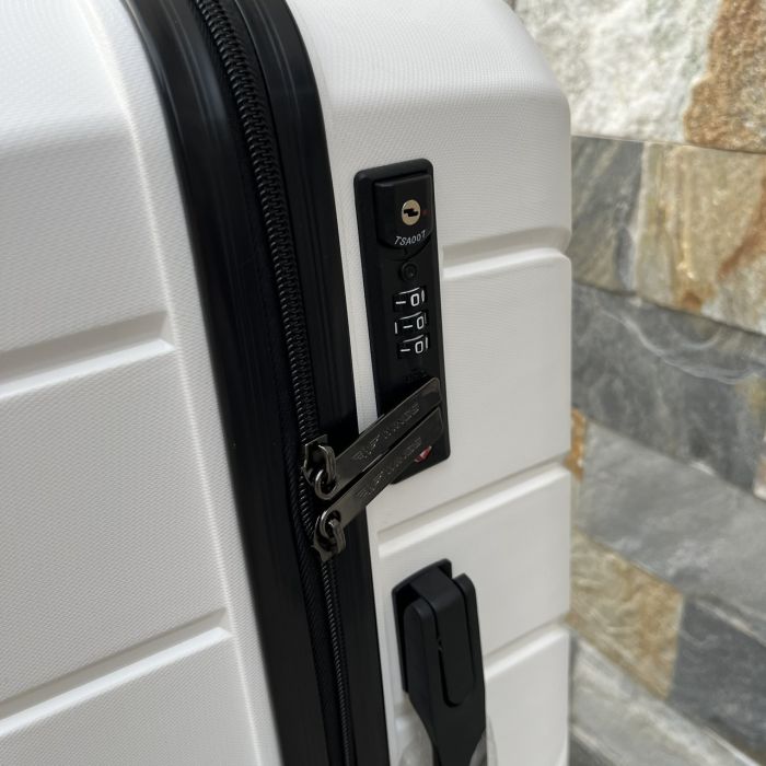 Валіза дорожня середня з поліпропілену Wings PP06 M Білий