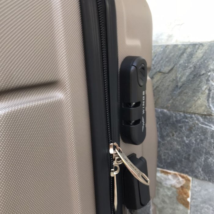 Чемодан дорожный средний Wings 147 M Шампань