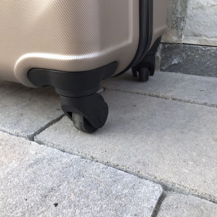 Чемодан дорожный средний Wings 147 M Шампань