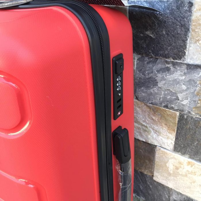 Чемодан дорожный средний из полипропилена Wings DQ181-03 M Красный