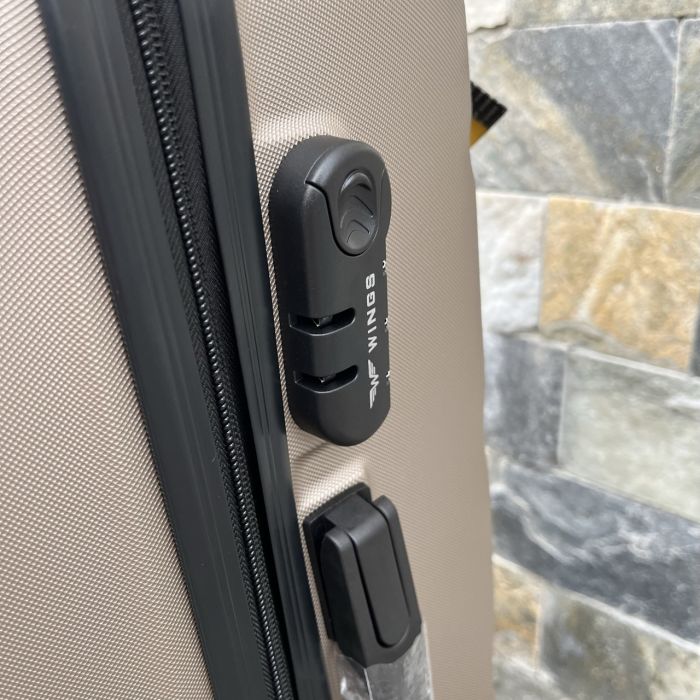 Чемодан дорожный средний Wings AT01 M Шампань