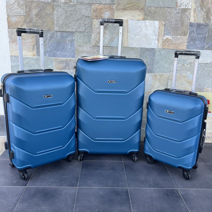 Чемодан дорожный средний Bloom 147 M Светло-синий