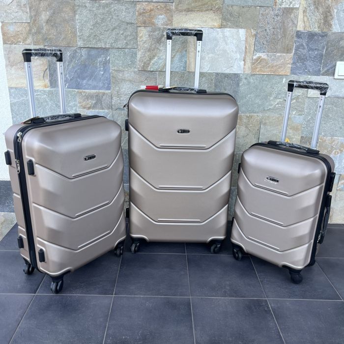 Чемодан дорожный малый Bloom 147 S Шампань