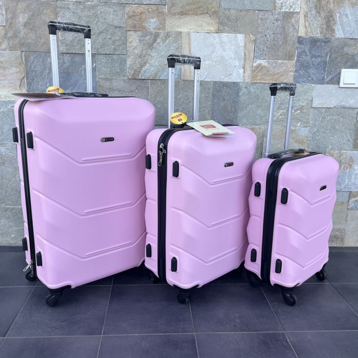 Чемодан дорожный средний Bloom 147 M Розовый