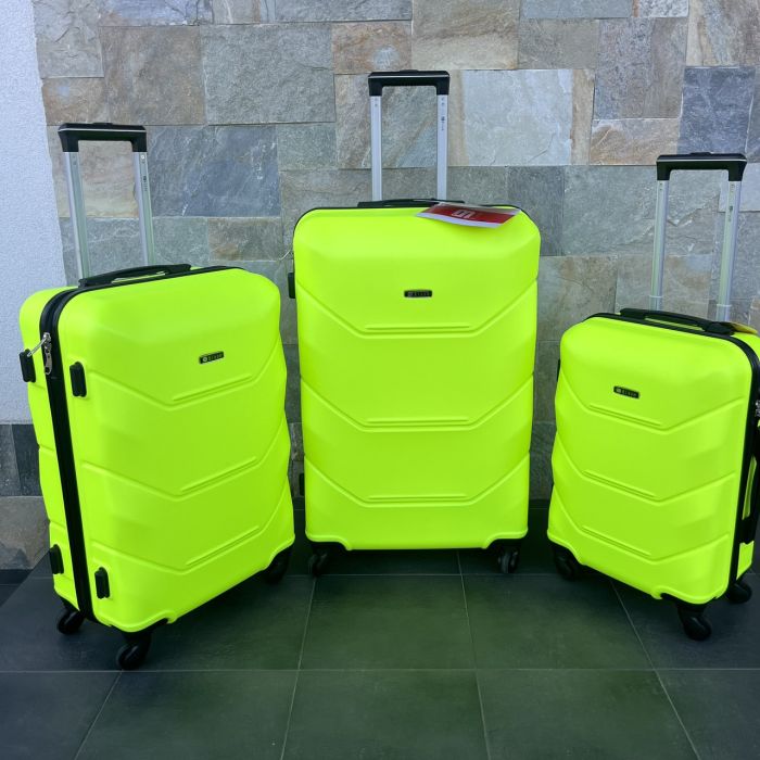 Чемодан дорожный малый Bloom 147 S Лаймовый