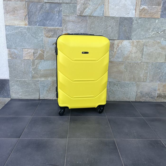 Чемодан дорожный средний Bloom 147 M Желтый