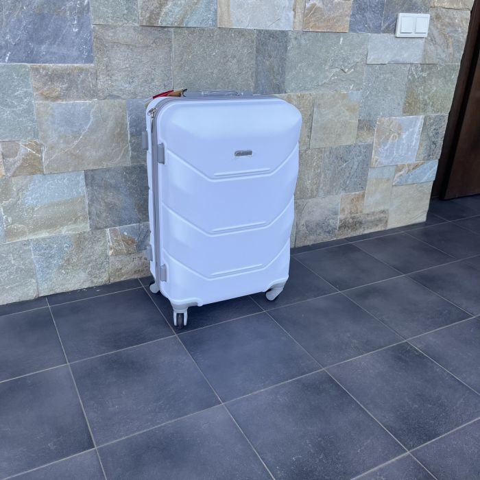 Чемодан дорожный средний Bloom 147 M Белый