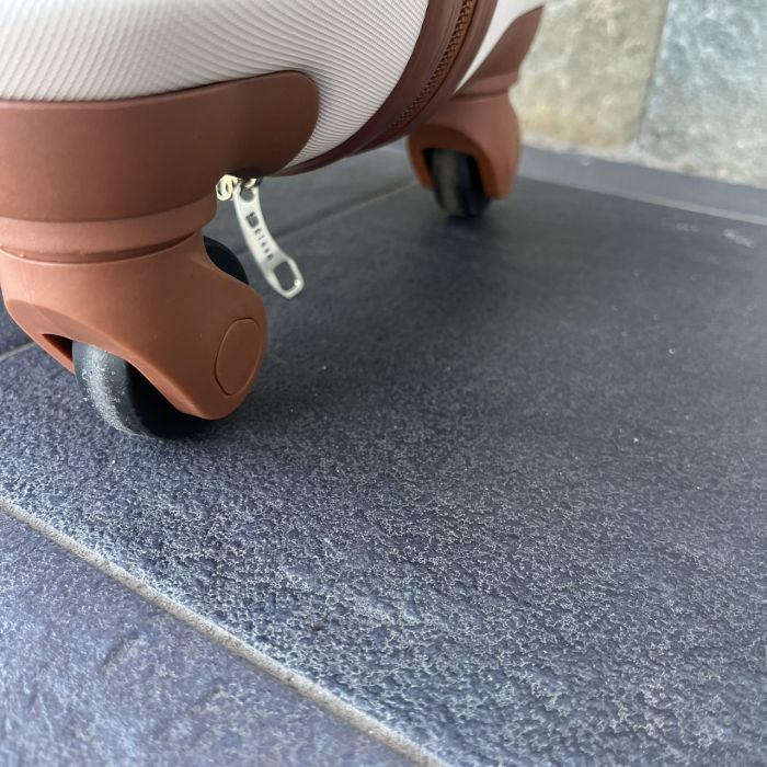 Чемодан дорожный средний Bloom 147 M Молочный