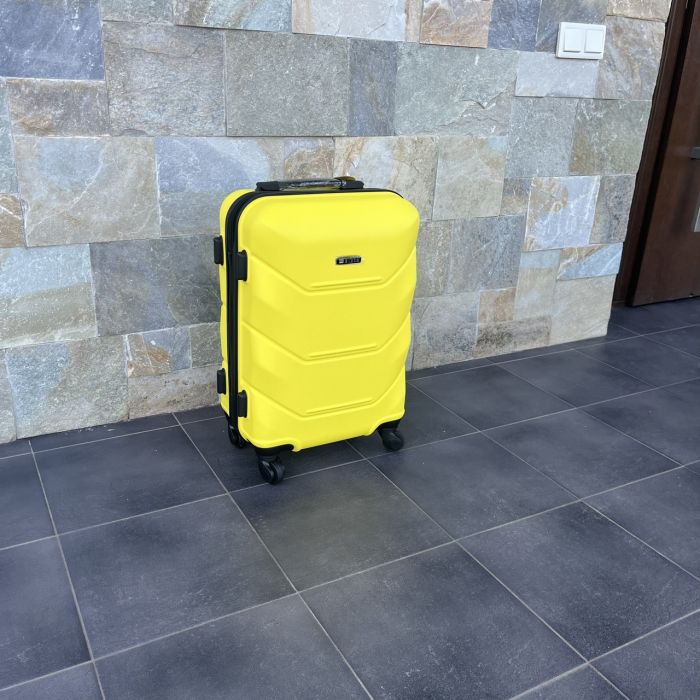Чемодан дорожный малый Bloom 147 S Желтый