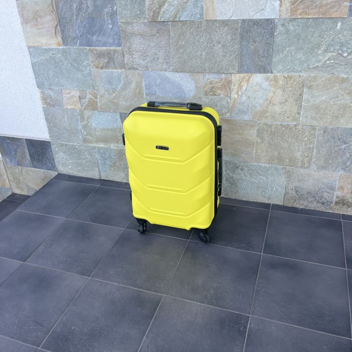 Чемодан дорожный малый Bloom 147 S Желтый