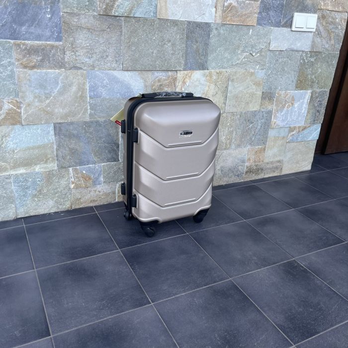 Чемодан дорожный малый Bloom 147 S Шампань
