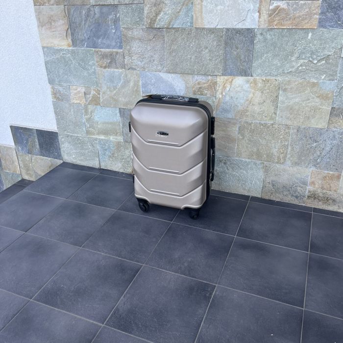 Чемодан дорожный малый Bloom 147 S Шампань