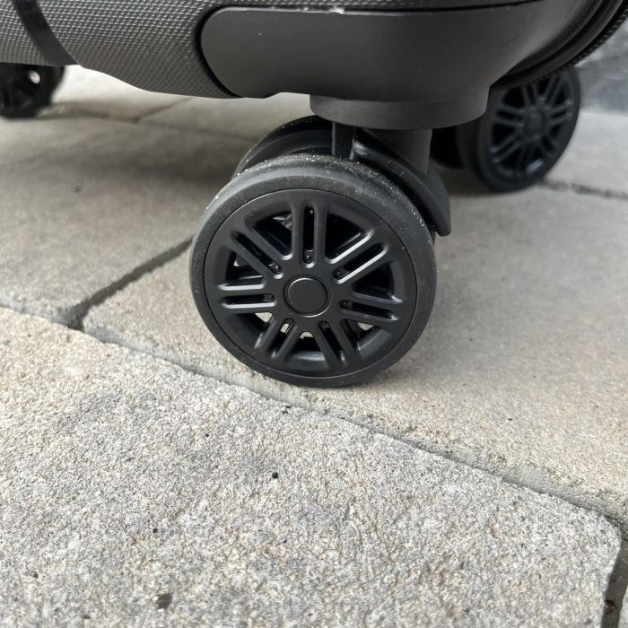 Чемодан дорожный средний из полипропилена Wings PP06 M Черный