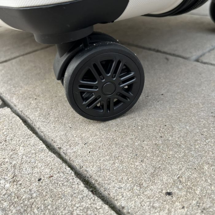 Чемодан дорожный большой из полипропилена Wings PP06 L Белый